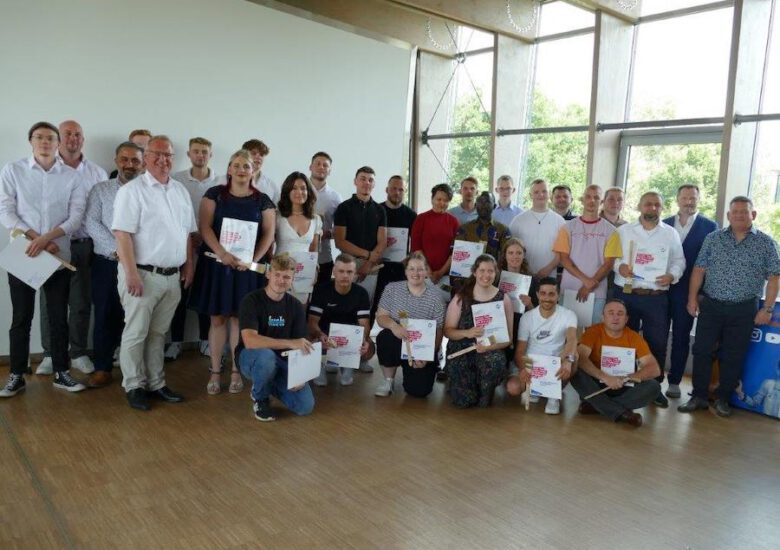 26 Gesellenbriefe für Maler- und Lackierer*innen des AKBK