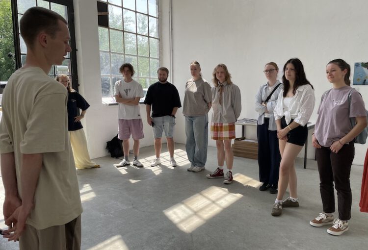 Maxime Lindenbaum zeigt „Farbe und Beton“ im Haverkamp – AKBK- Fotografen sind dabei