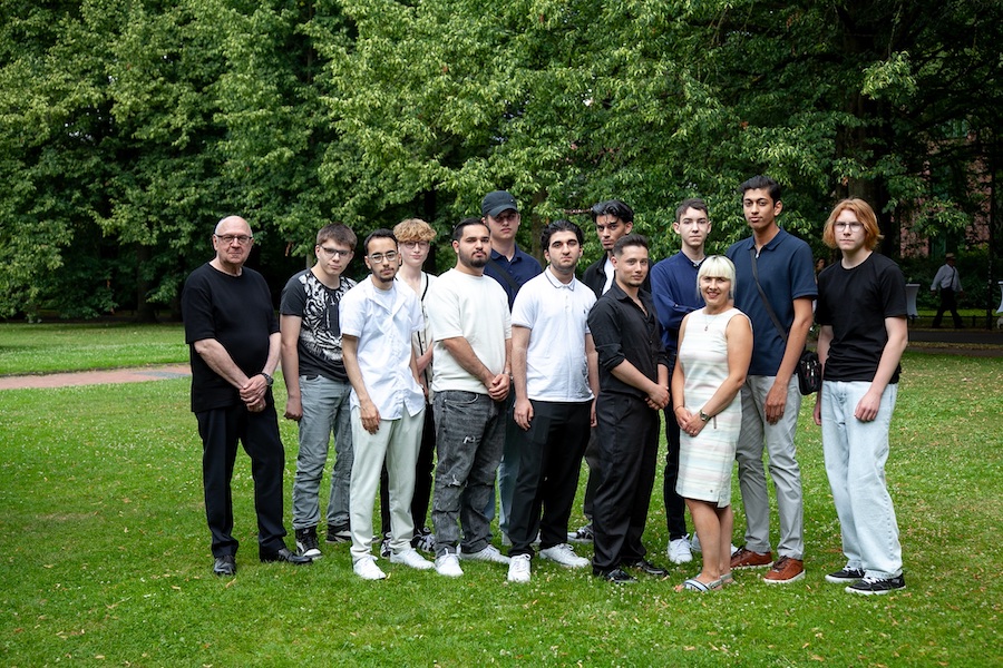 AV-Schüler in Vollzeit erwerben ihren Ersten Abschluss